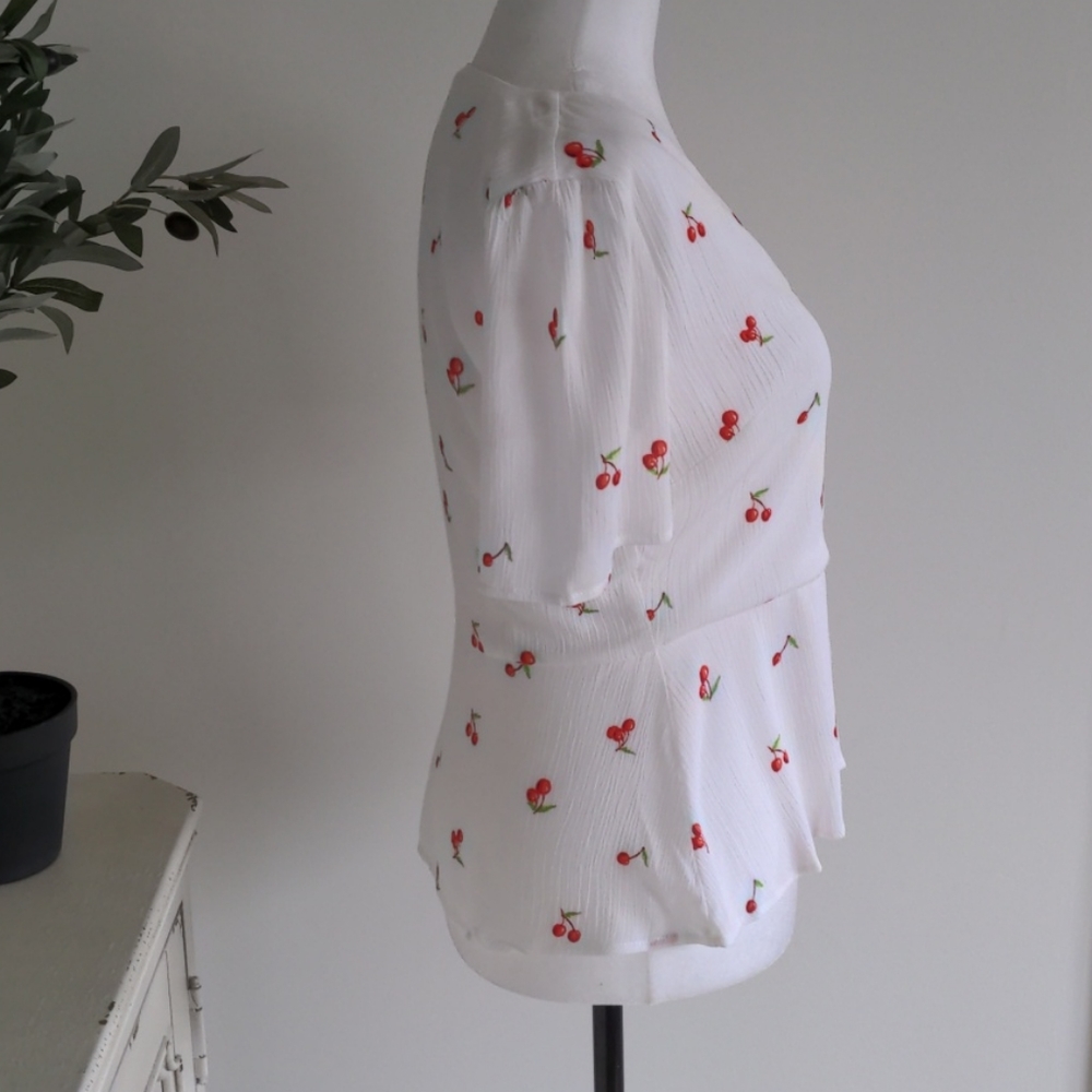 ***SOLD*Sadie & Sage Blouse Short Sleeve Top White - Picture 2 of 4